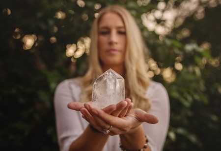 Todas as mulheres devem ter estes 8 cristais!