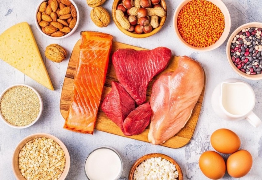 Alimentos que ajudam o cérebro a produzir serotonina e a sentir-se feliz