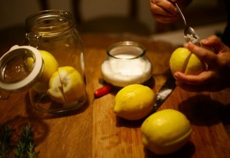 Afaste más energias de sua casa com a ajuda do limão