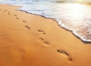 Pegadas na areia - oração de força para quando se sente só e desanimado