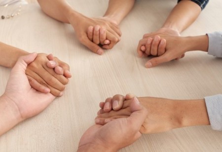 Reze o Salmo 35 para ter uni&atilde;o em fam&iacute;lia e proteger o lar