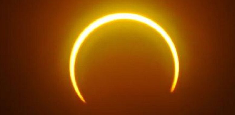 raro-eclipse-solar-de-anel-de-fogo-visto-da-ilha-de-balut-provincia-de-saraggani-nas-filipinas-1577355233945-v2-450x337-777x381.jpg